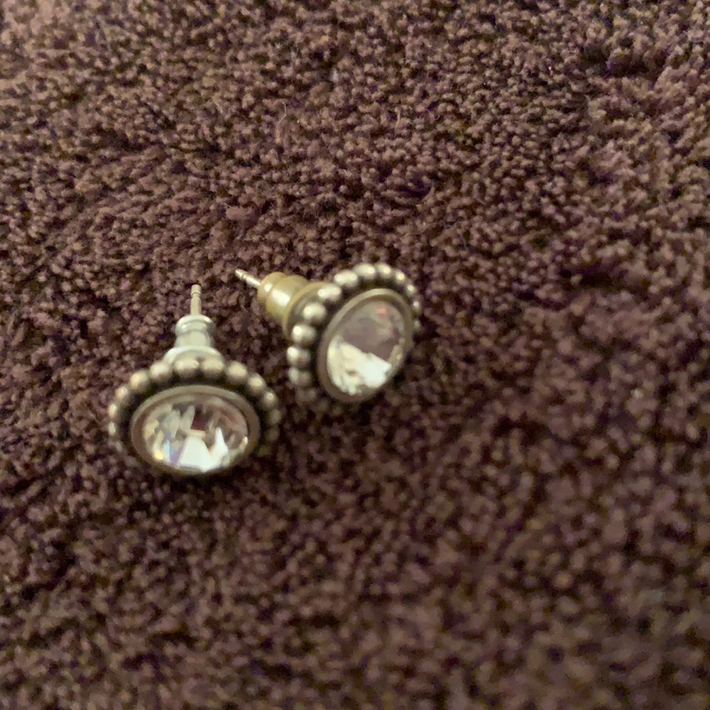 Round Brighton studs